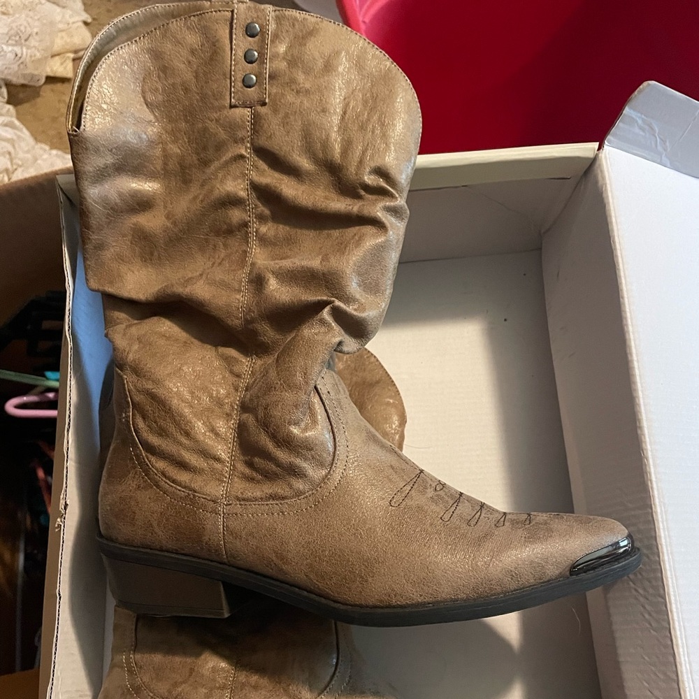 Womens brown boots 11w